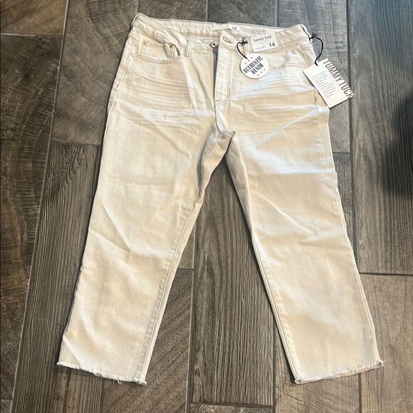!it jeans Denim - NWT !it Jackie Cream high rise straight leg raw hem ankle tummy tuck jeans